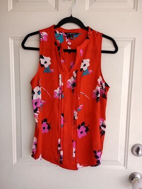 41 Hawthorn Red Floral V-Neck Sleeveless Top Size Small